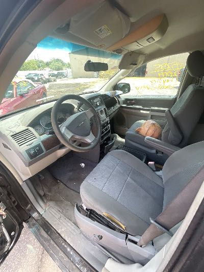 2009 Chrysler Town & Country Location - Chrysler - Row 41 - Stock # H52515