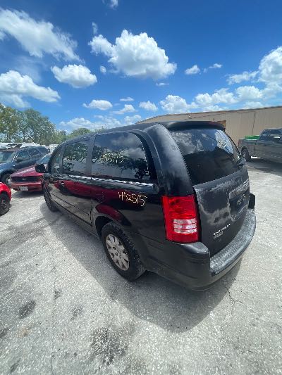 2009 Chrysler Town & Country Location - Chrysler - Row 41 - Stock # H52515