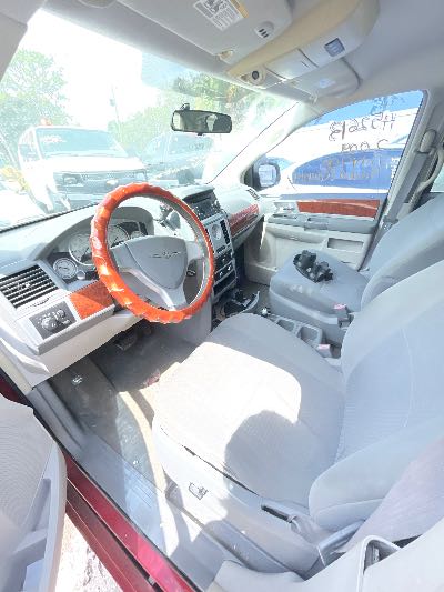 2009 Chrysler Town & Country Location - Chrysler - Row 42 - Stock # H52613
