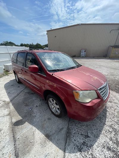 2009 Chrysler Town & Country Location - Chrysler - Row 42 - Stock # H52613