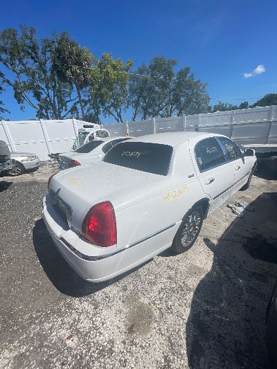 2010 Lincoln Town Car Location - Ford - Row 30 - Stock # H52671