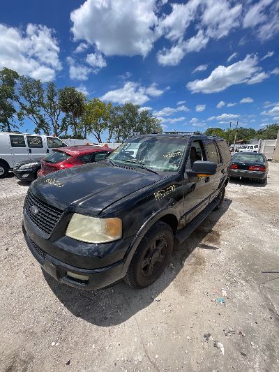 2003 Ford Expedition Location - Large Trucks & Vans - Row 33 - Stock # H52670