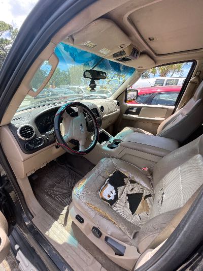 2003 Ford Expedition Location - Large Trucks & Vans - Row 33 - Stock # H52670
