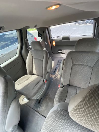 2004 Dodge Caravan Location - Chrysler - Row 42 - Stock # H52643