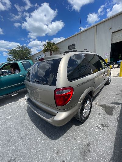 2004 Dodge Caravan Location - Chrysler - Row 42 - Stock # H52643