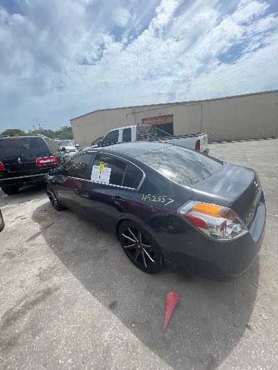 2007 Nissan Altima 2.5 FWD 4D Sedan 2.5 4cyl. Location - Imports - Row 9 - Stock # H52657