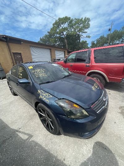 2007 Nissan Altima 2.5 FWD 4D Sedan 2.5 4cyl. Location - Imports - Row 9 - Stock # H52657