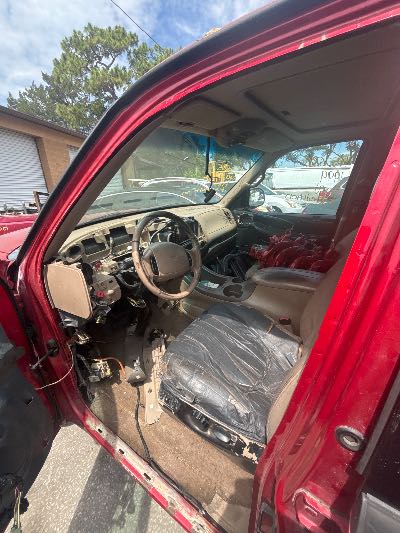 1999 Ford Expedition Location - Large Trucks & Vans - Row 33 - Stock # H52686