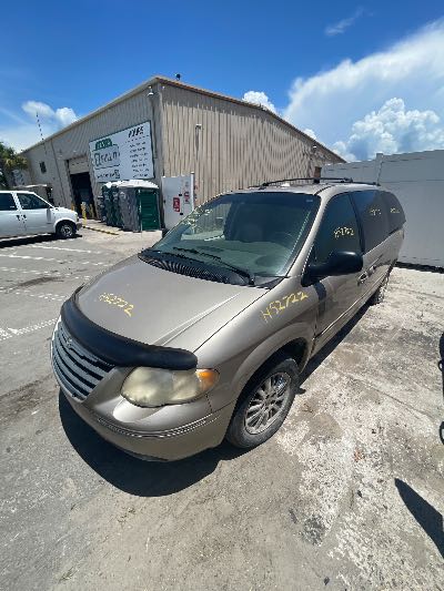 2006 Chrysler Town & Country LWB Location - Chrysler - Row 43 - Stock # H52722