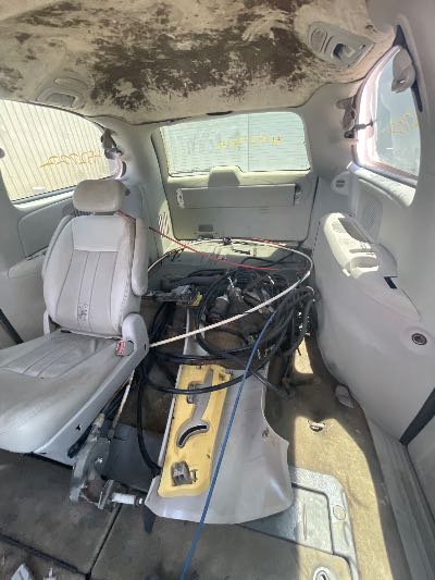 2006 Chrysler Town & Country LWB Location - Chrysler - Row 43 - Stock # H52722