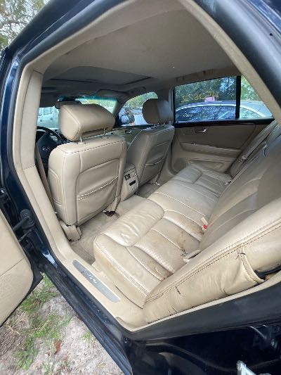 2007 Cadillac DTS Location - GM - Row 33 - Stock # H52672