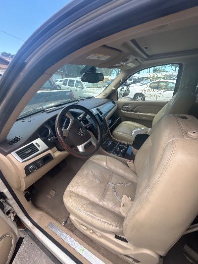 2009 Cadillac Escalade Hybrid Location - Large Trucks & Vans - Row 15 - Stock # H52766