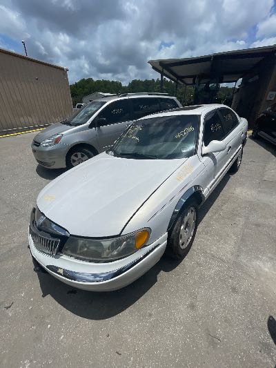 1998 Lincoln Continental Location - Ford - Row 33 - Stock # H52916