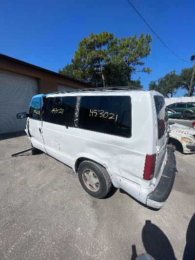 2000 GMC Safari Passenger Location - Large Trucks & Vans - Row 16 - Stock # H53021