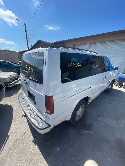 2000 GMC Safari Passenger Location - Large Trucks & Vans - Row 16 - Stock # H53021