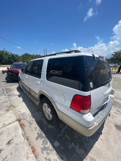2005 Ford Expedition Location - Large Trucks & Vans - Row 15 - Stock # H53033