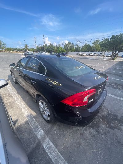 2014 Volvo S60 T5 FWD 4D Sedan 2.5 5cyl. Gasoline Location - Imports - Row 23 - Stock # H52667