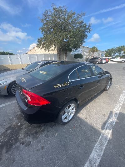 2014 Volvo S60 T5 FWD 4D Sedan 2.5 5cyl. Gasoline Location - Imports - Row 23 - Stock # H52667