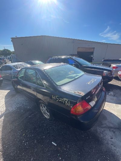 2000 Toyota Avalon Location - Imports - Row 24 - Stock # H52981