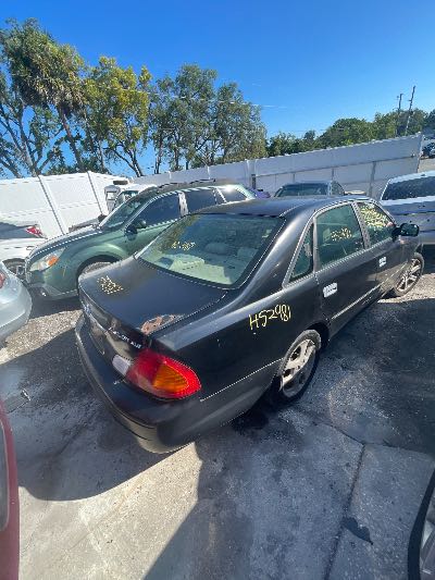2000 Toyota Avalon Location - Imports - Row 24 - Stock # H52981