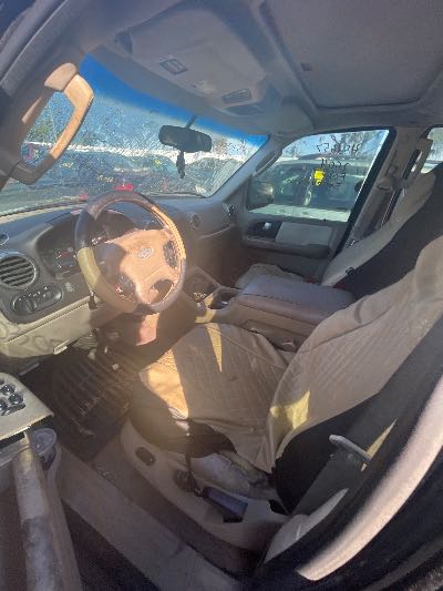 2004 Ford Expedition Location - Large Trucks & Vans - Row 18 - Stock # H53057