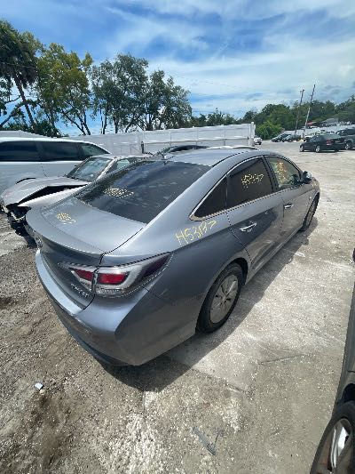 2016 Hyundai Sonata Hybrid Location - Imports - Row 26 - Stock # H53137