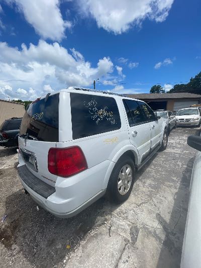 2003 Lincoln Navigator Location - Large Trucks & Vans - Row 18 - Stock # H53140