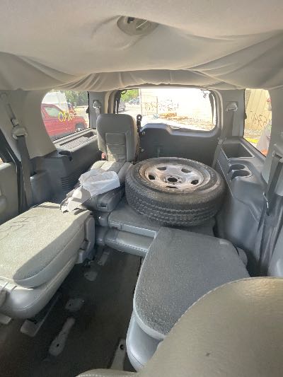 2005 Ford Expedition Location - Large Trucks & Vans - Row 20 - Stock # H53190