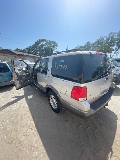 2005 Ford Expedition Location - Large Trucks & Vans - Row 20 - Stock # H53190