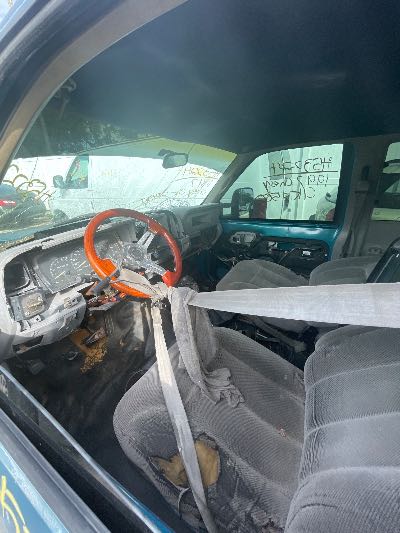 1997 Chevrolet C/K 2500 Location - Large Trucks & Vans - Row 22 - Stock # H53224