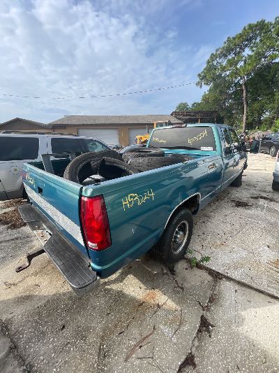 1997 Chevrolet C/K 2500 Location - Large Trucks & Vans - Row 22 - Stock # H53224