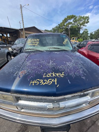 1999 Chevrolet Suburban Location - Large Trucks & Vans - Row 20 - Stock # H53254