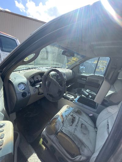 2004 Ford F-150 Location - Large Trucks & Vans - Row 22 - Stock # H53293