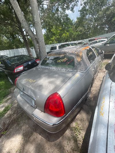 2003 Lincoln Town Car Location - Ford - Row 32 - Stock # H53309