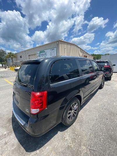 2017 Dodge Grand Caravan Location - Chrysler - Row 44 - Stock # H53407