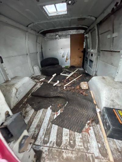 1999 Dodge Ram Van Location - Large Trucks & Vans - Row 25 - Stock # H53492
