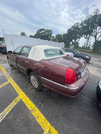 2004 Lincoln Town Car Location - Ford - Row 28 - Stock # H53529