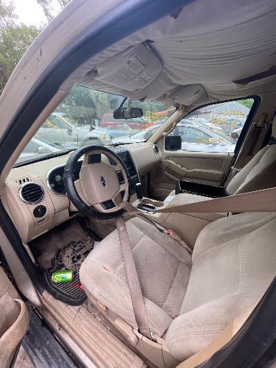 2006 Ford Explorer Location - Ford - Row 27 - Stock # H53507