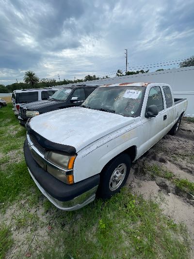 2003 Chevrolet Silverado 1500 Location - Large Trucks & Vans - Row 29 - Stock # H53454