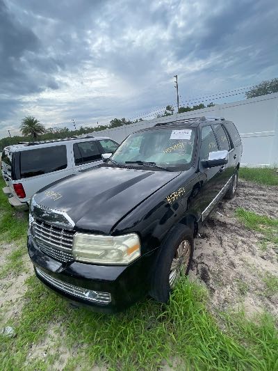 2007 Lincoln Navigator Location - Large Trucks & Vans - Row 30 - Stock # H53451