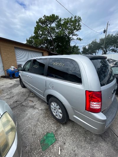 2009 Chrysler Town & Country Location - Chrysler - Row 44 - Stock # H53554