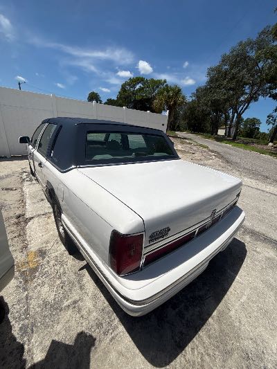 1997 Lincoln Town Car Location - Ford - Row 28 - Stock # H53617