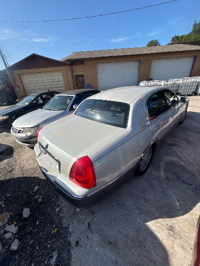 2004 Lincoln Town Car Location - Ford - Row 28 - Stock # H53612