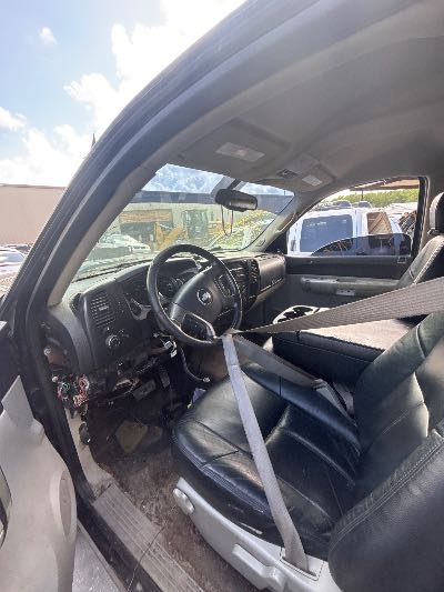 2007 Chevrolet Silverado 2500HD Location - Large Trucks & Vans - Row 27 - Stock # H53677