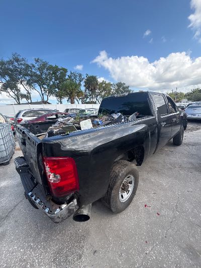 2007 Chevrolet Silverado 2500HD Location - Large Trucks & Vans - Row 27 - Stock # H53677