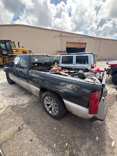 2005 Chevrolet Silverado 1500 Location - Large Trucks & Vans - Row 26 - Stock # H53655