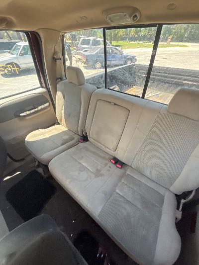 2004 Ford Super Duty F-250 Location - Large Trucks & Vans - Row 27 - Stock # H53712