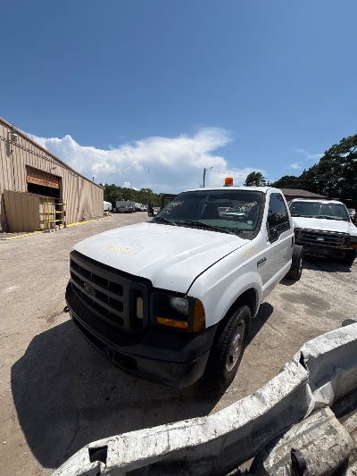 2006 Ford Super Duty F-350 SRW Location - Large Trucks & Vans - Row 26 - Stock # H53721