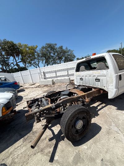 2006 Ford Super Duty F-350 SRW Location - Large Trucks & Vans - Row 26 - Stock # H53721