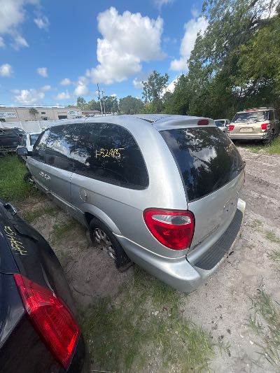 2001 Chrysler Town & Country Location - Chrysler - Row 47 - Stock # H52985